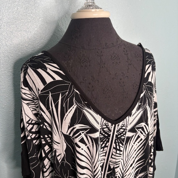 NWT Lane Bryant Plus Size Black White Tropical Blouse - Picture 4 of 13